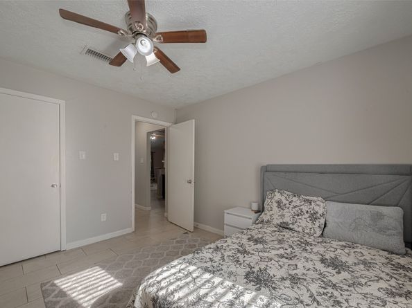 10534 Towne Square Road, Sugar Land TX 77498