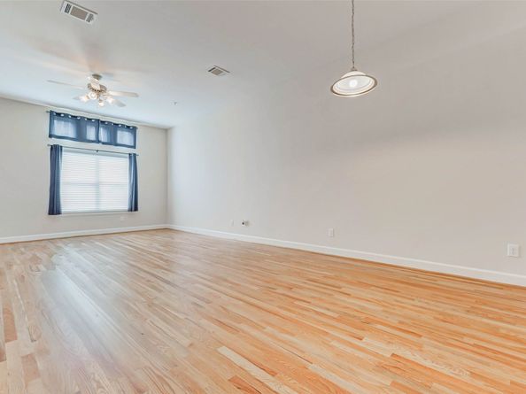 5941 South Loop E 1401, Houston TX 77033