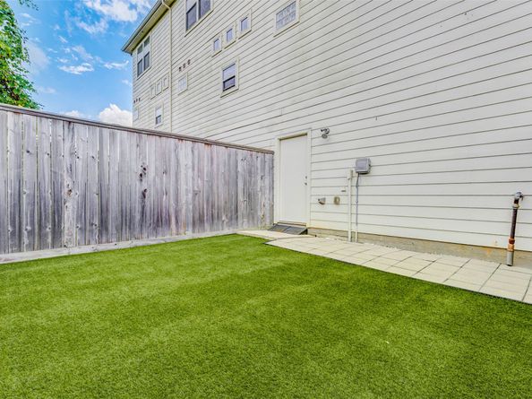 5941 South Loop E 1401, Houston TX 77033