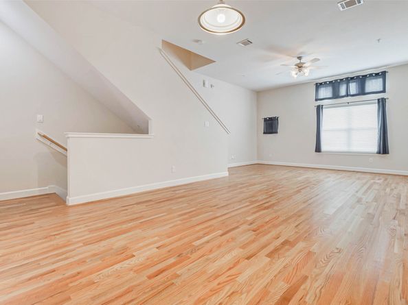 5941 South Loop E 1401, Houston TX 77033