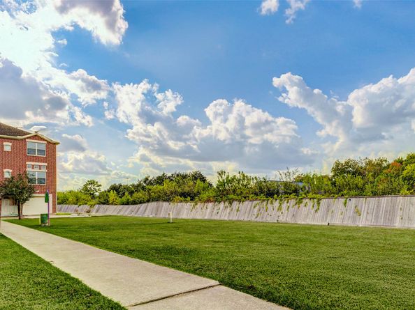 5941 South Loop E 1401, Houston TX 77033