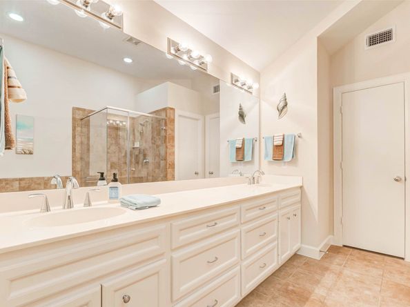 5941 South Loop E 1401, Houston TX 77033