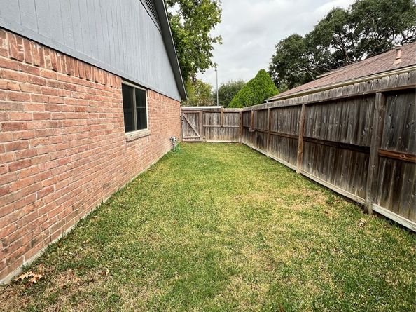 7215 La Entrada Drive, Houston TX 77083