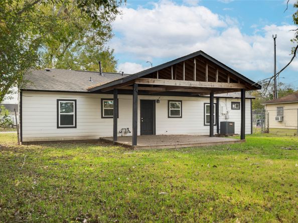 6107 Belmark Street, Houston TX 77033