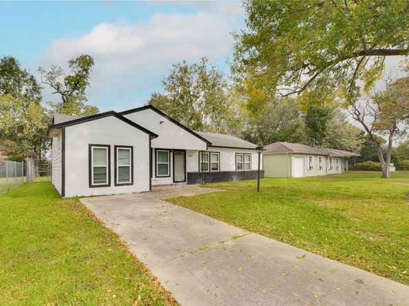 6107 Belmark Street, Houston TX 77033