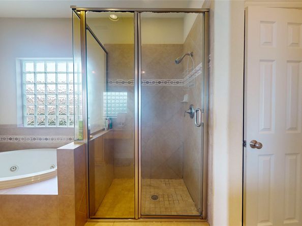 7127 Windwater Lagoon, Houston TX 77036
