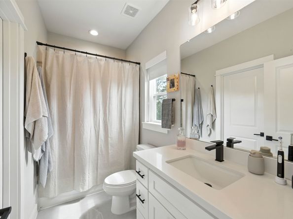 819 Woodcrest Drive, Houston TX 77018
