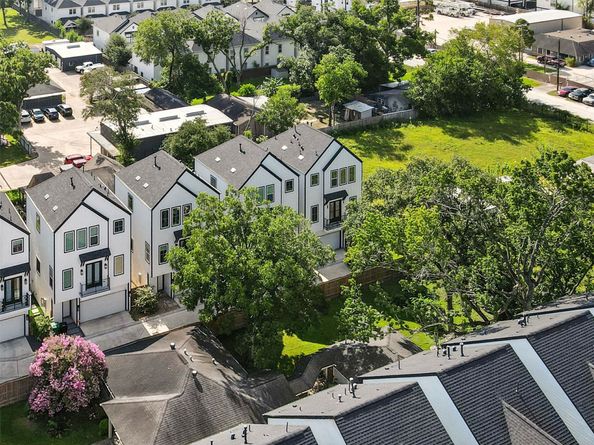 819 Woodcrest Drive, Houston TX 77018