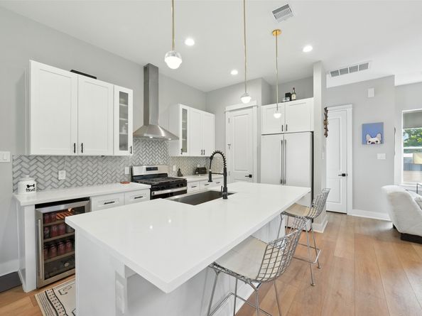 819 Woodcrest Drive, Houston TX 77018