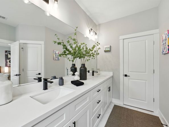819 Woodcrest Drive, Houston TX 77018