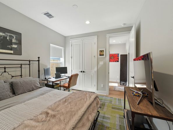 819 Woodcrest Drive, Houston TX 77018