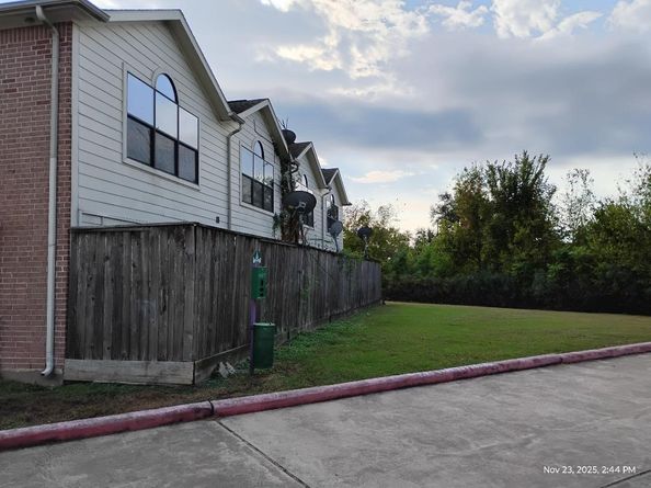 5941 South Loop E 104, Houston TX 77033