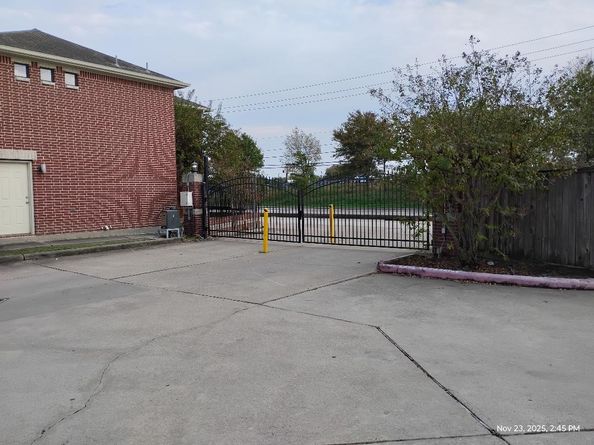 5941 South Loop E 104, Houston TX 77033