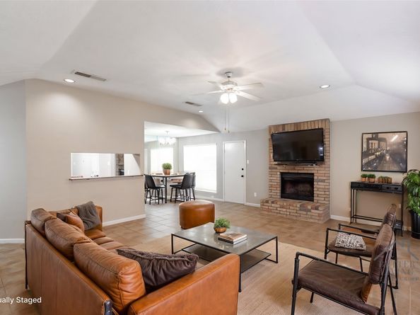 2438 Tall Ships Drive, Friendswood TX 77546