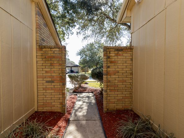 2438 Tall Ships Drive, Friendswood TX 77546