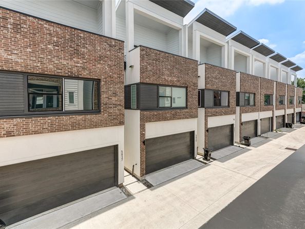 5831 Dolores Street, Houston TX 77057