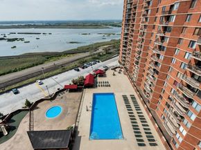 2138 Harmon Cove Tower, Secaucus NJ 07094