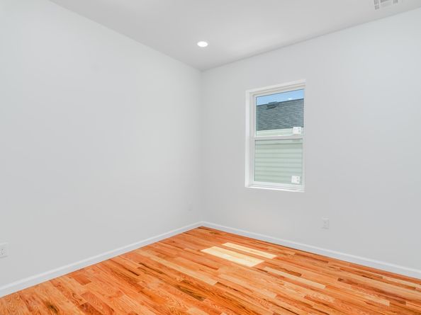 85 Myrtle Ave, Jersey City NJ 07305