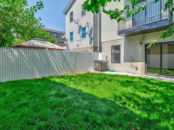85 Myrtle Ave, Jersey City NJ 07305