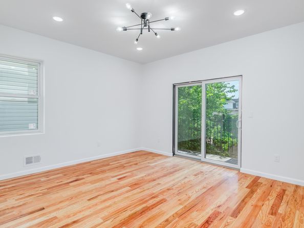 85 Myrtle Ave, Jersey City NJ 07305