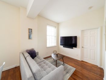 341 Monmouth St