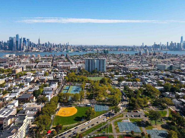100 Manhattan Ave 1208, Union City NJ 07087