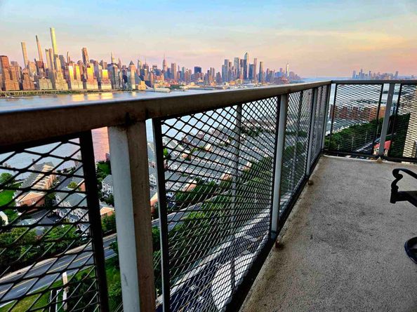 6600 Blvd East 15D, West New York NJ 07093