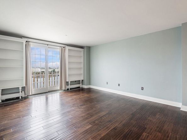 100 Shearwater Ct East 64, Jersey City NJ 07305