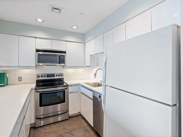 100 Shearwater Ct East 64, Jersey City NJ 07305