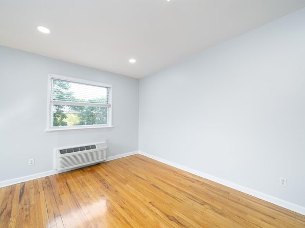 6715 Polk St 12, Guttenberg NJ 07093