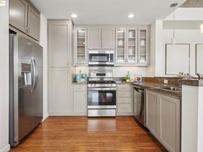 428 Alice St 822, Oakland CA 94607