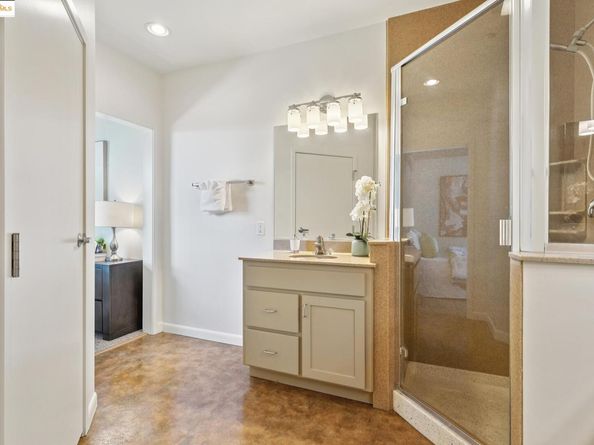 428 Alice St 822, Oakland CA 94607
