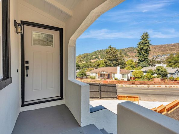 6927 Sunkist Dr, Oakland CA 94605