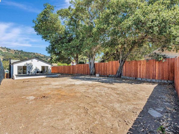 6927 Sunkist Dr, Oakland CA 94605