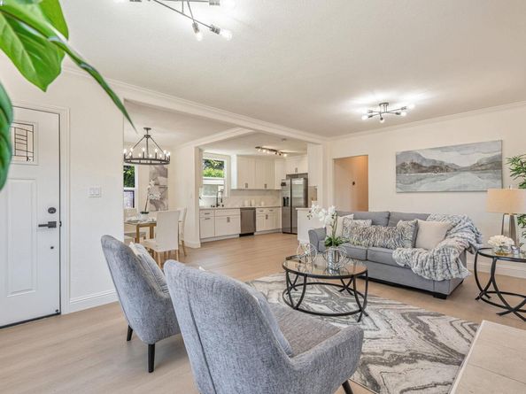 6927 Sunkist Dr, Oakland CA 94605