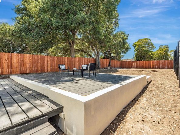 6927 Sunkist Dr, Oakland CA 94605