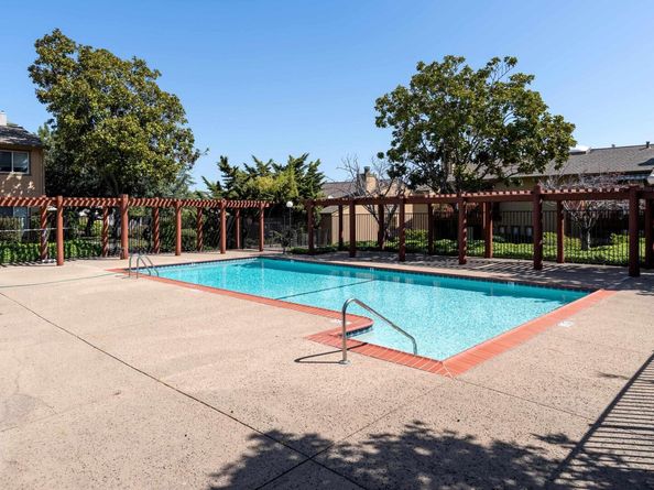 20111 W RIDGE Ct 12, Castro Valley CA 94546