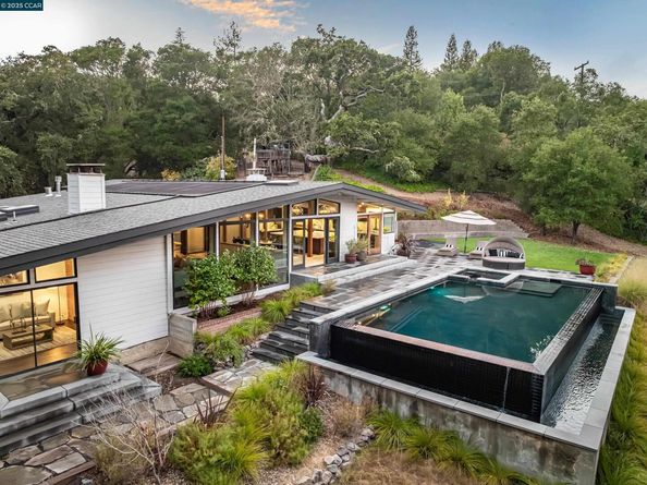 8 Oak Arbor Rd, Orinda CA 94563