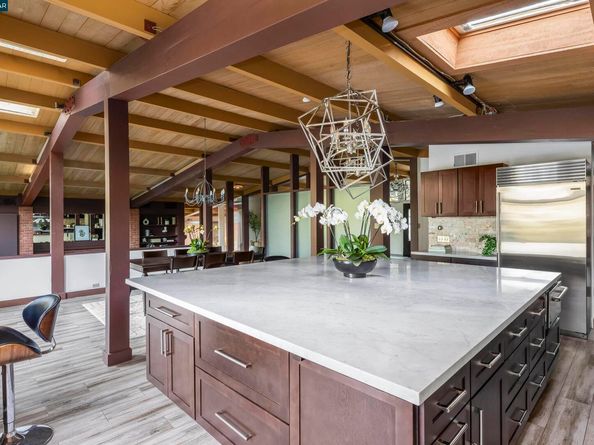 8 Oak Arbor Rd, Orinda CA 94563