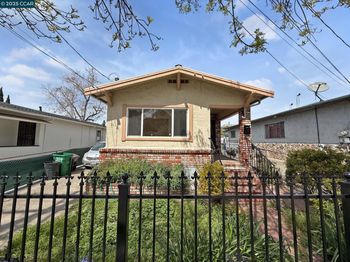 2129 Harrington Ave