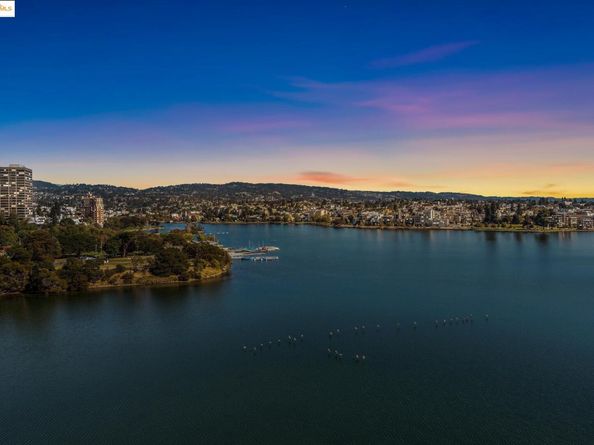 1 Lakeside Dr 1010, Oakland CA 94612