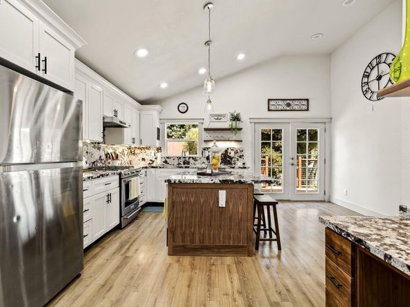 2141 Pomona, Martinez CA 94553