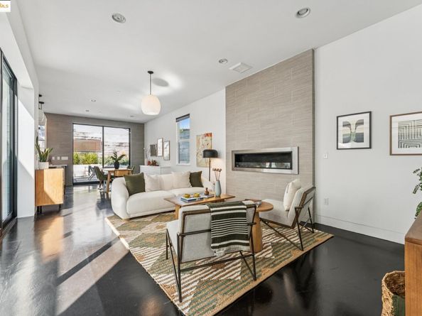 986 43rd Street, Oakland CA 94608