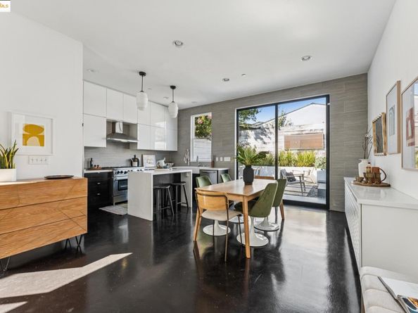 986 43rd Street, Oakland CA 94608