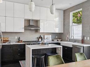 986 43rd Street, Oakland CA 94608