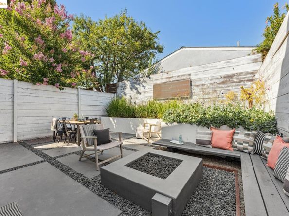 986 43rd Street, Oakland CA 94608