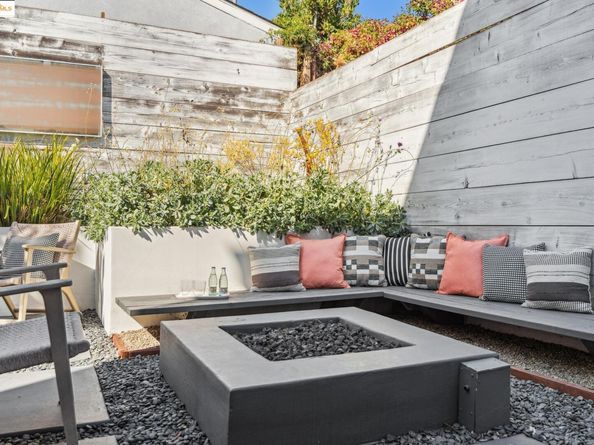 986 43rd Street, Oakland CA 94608