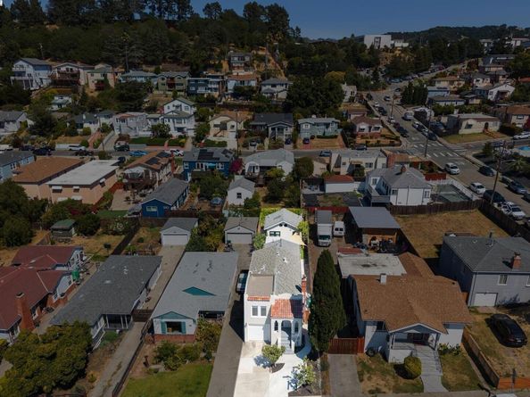 9340 Thermal St, Oakland CA 94605