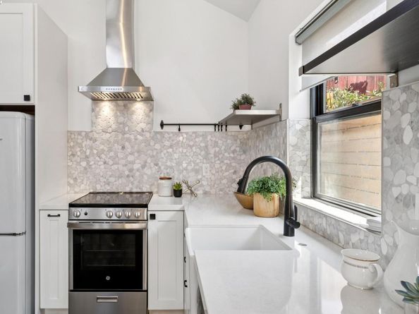 9340 Thermal St, Oakland CA 94605