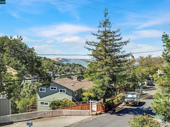 1301 Thomas Dr, Martinez CA 94553